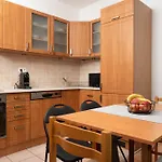 Sunlight Apartment - Free Garage Parking