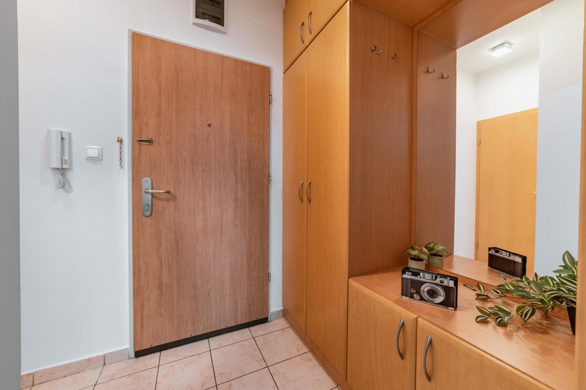Sunlight - Free Garage Parking Apartment *